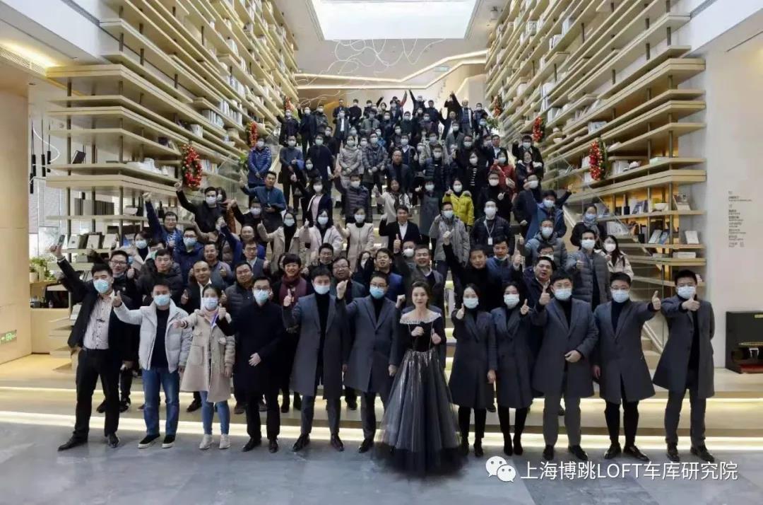 巫溪全国一百多人在华侨城汉口道6号参观研讨LOFT专利车库技术！